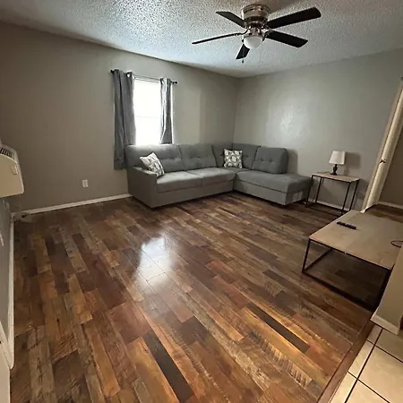 Affordable & Cozy Near The Base Appartement